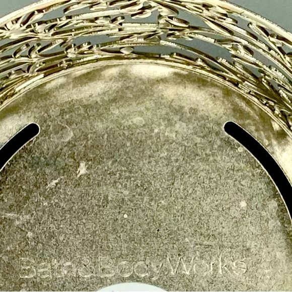 Bath & Body Works Shining Silver Color Leaf Pattern THREE WICK CANDLE holder - Picture 4 of 7